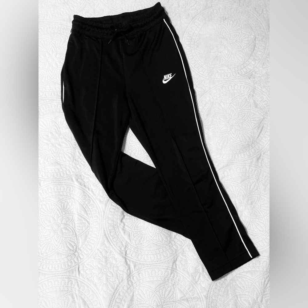 NIKE workout joggers with pockets